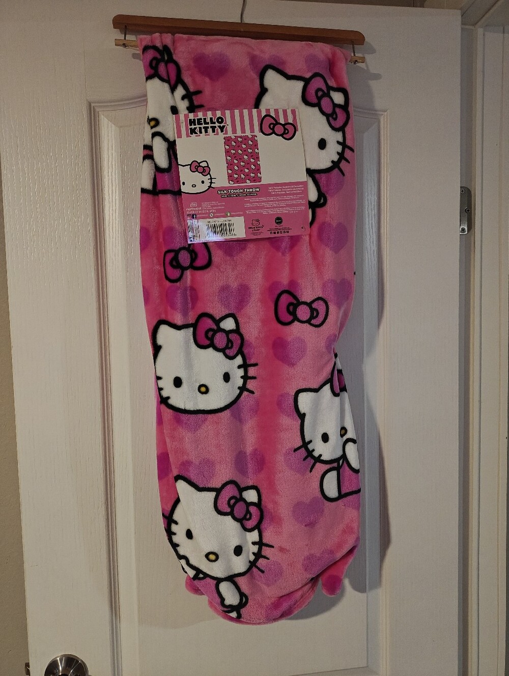 Hello Kitty Throw